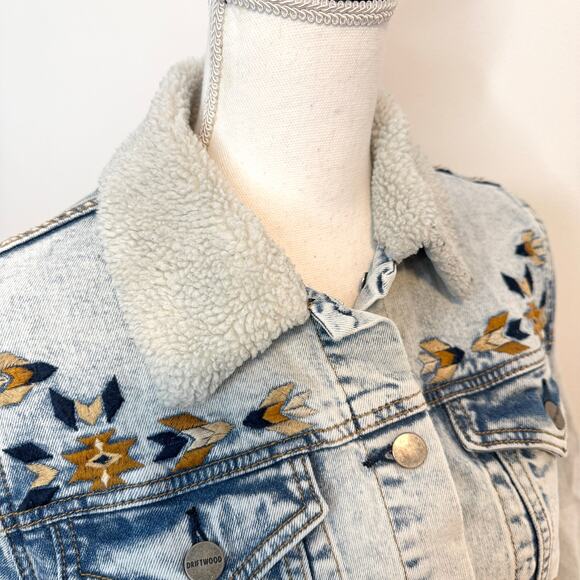 Free People DRIFTWOOD Embroidered Motif Sherpa Trucker Jacket Size Medium - Picture 8 of 15